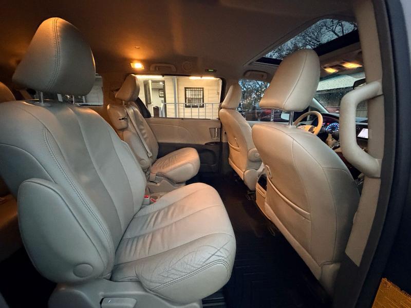 Toyota Sienna XLE FWD 8-Passenger V6 2013