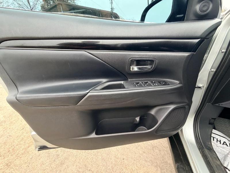 Mitsubishi Outlander SEL AWD 2020