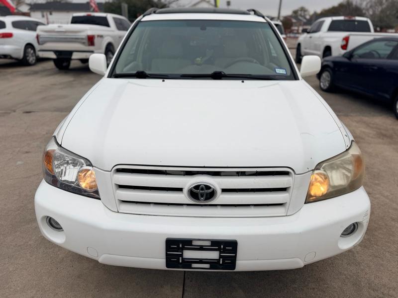Toyota Highlander V6 2WD with 3rd-Row Seat 2004