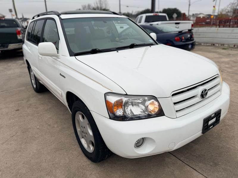 Toyota Highlander V6 2WD with 3rd-Row Seat 2004