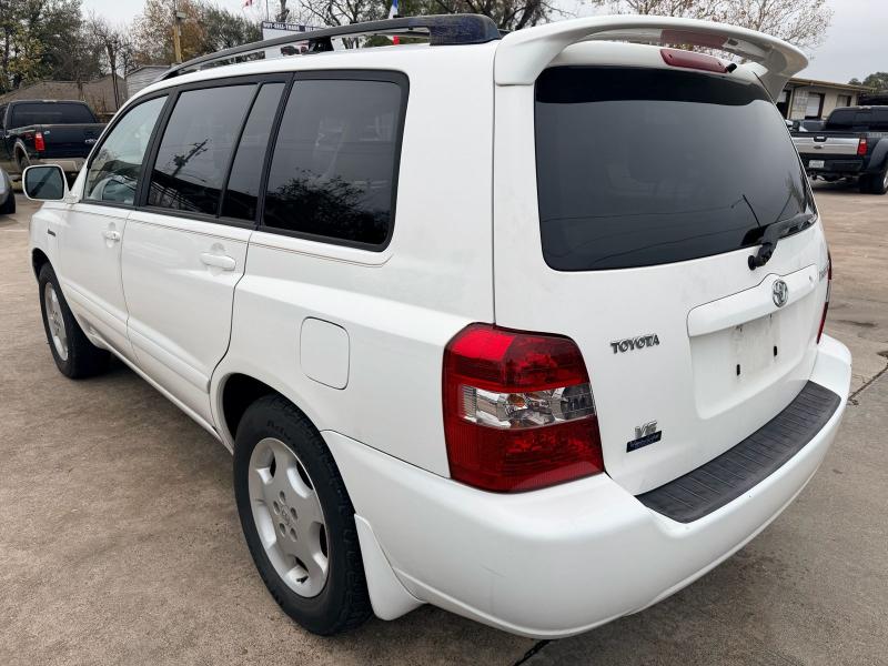 Toyota Highlander V6 2WD with 3rd-Row Seat 2004