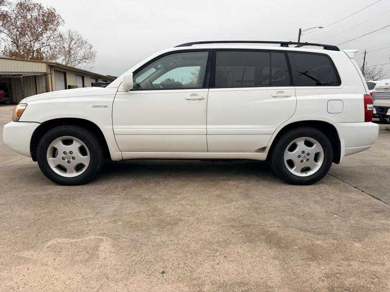 Toyota Highlander V6 2WD with 3rd-Row Seat 2004