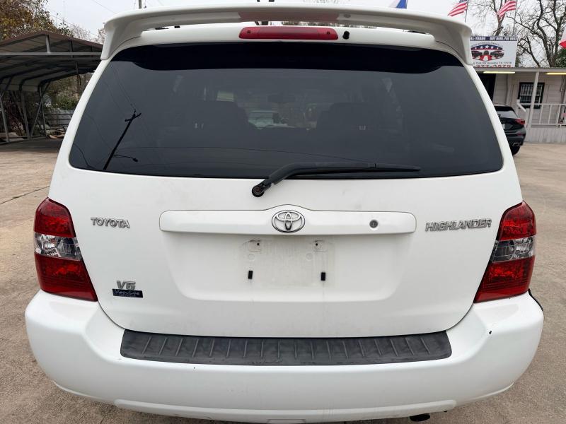 Toyota Highlander V6 2WD with 3rd-Row Seat 2004
