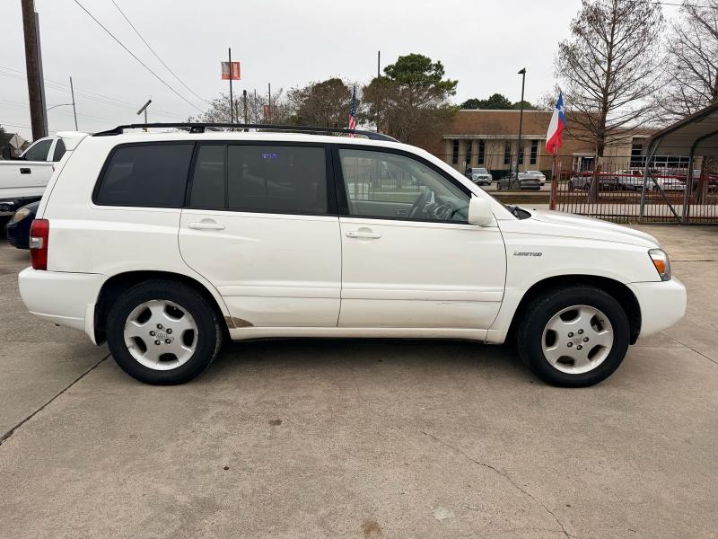 Toyota Highlander V6 2WD with 3rd-Row Seat 2004