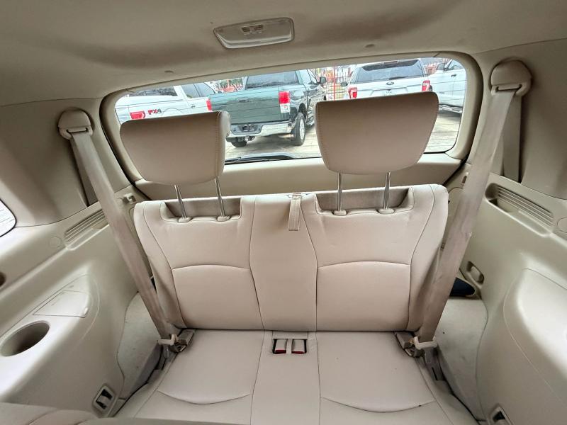 Toyota Highlander V6 2WD with 3rd-Row Seat 2004