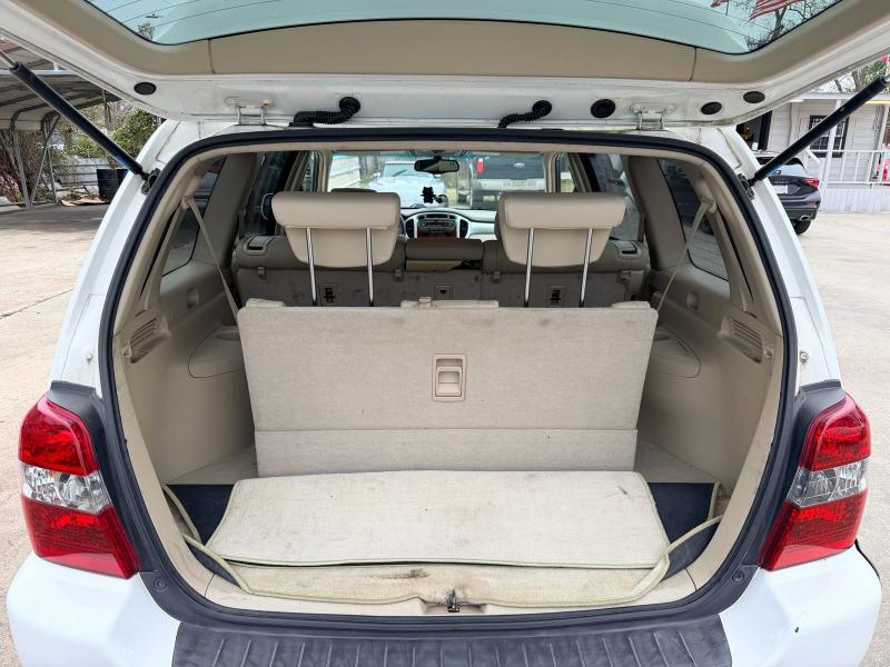 Toyota Highlander V6 2WD with 3rd-Row Seat 2004