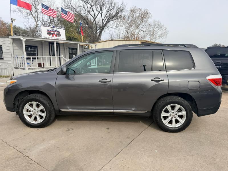 Toyota Highlander Base 2WD V6 2013