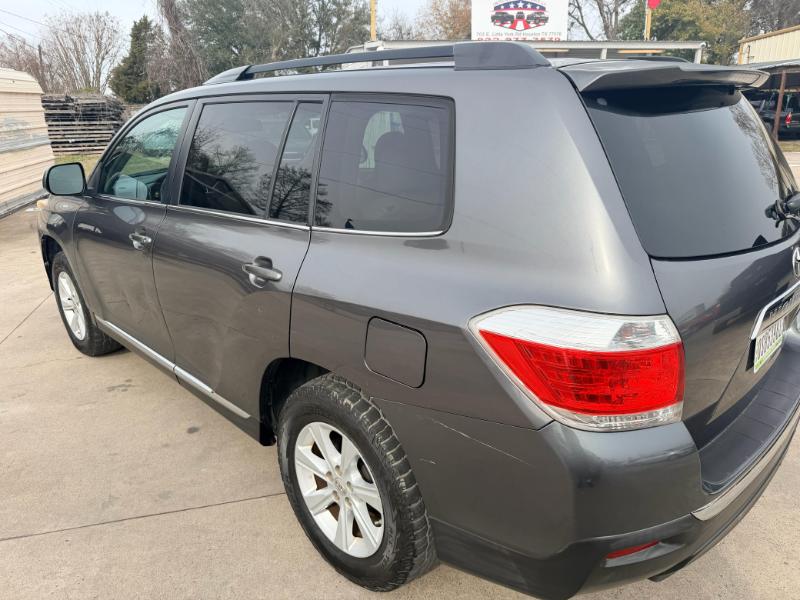 Toyota Highlander Base 2WD V6 2013