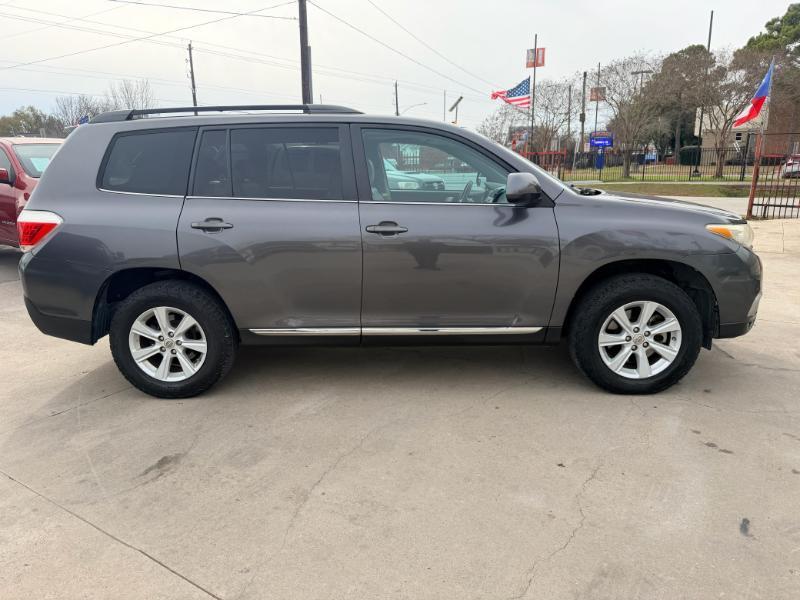 Toyota Highlander Base 2WD V6 2013