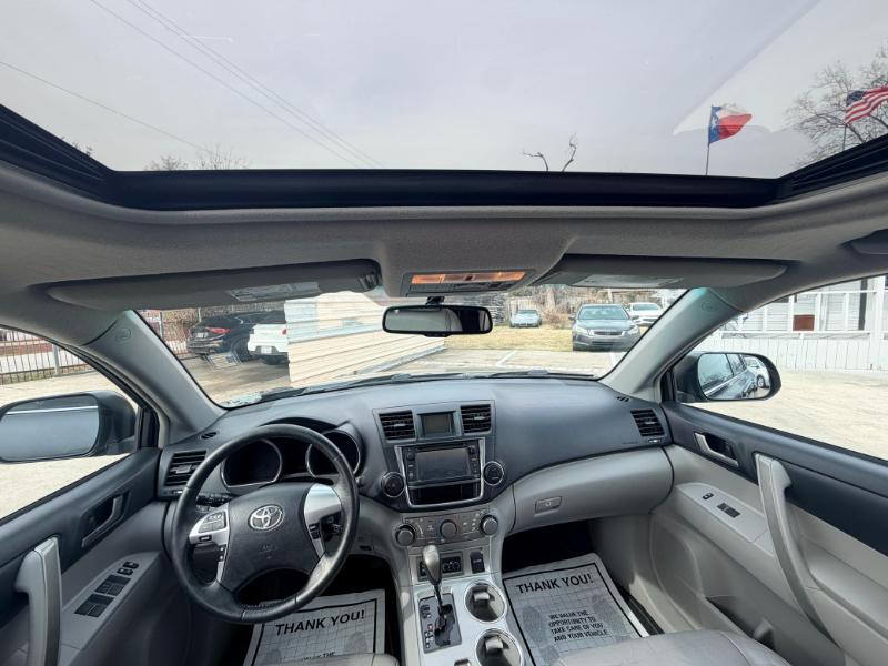 Toyota Highlander Base 2WD V6 2013