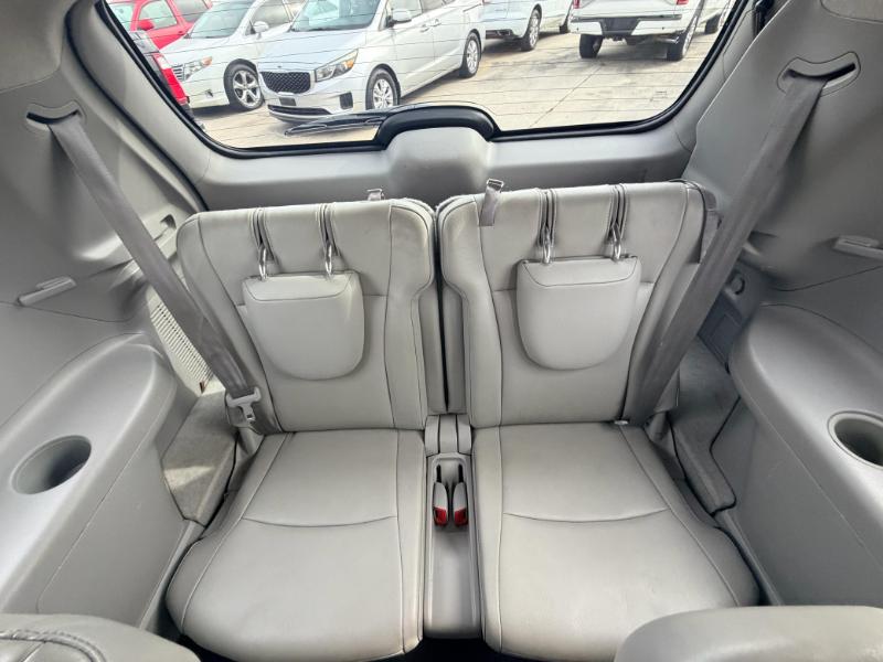 Toyota Highlander Base 2WD V6 2013