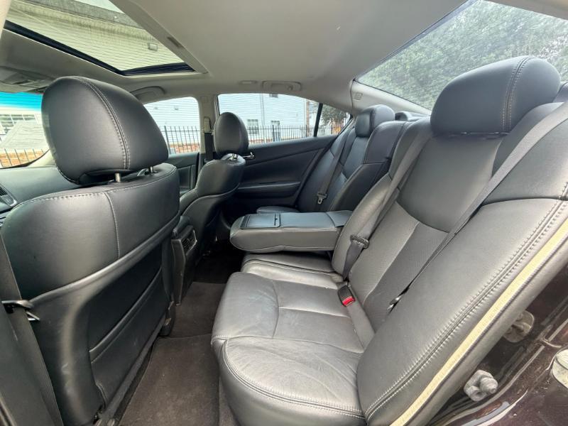 Nissan Maxima SV 2012