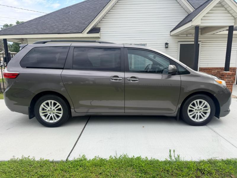 Toyota Sienna XLE FWD 8-Passenger V6 2016