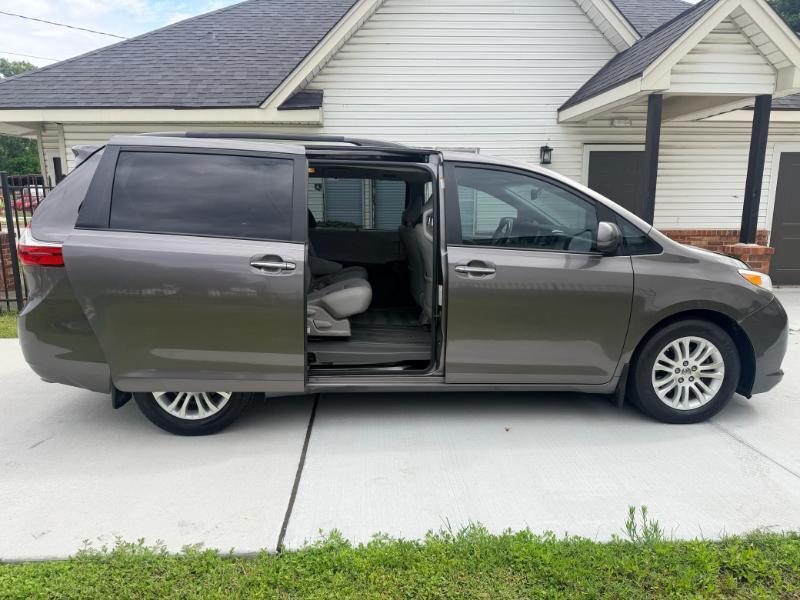 Toyota Sienna XLE FWD 8-Passenger V6 2016
