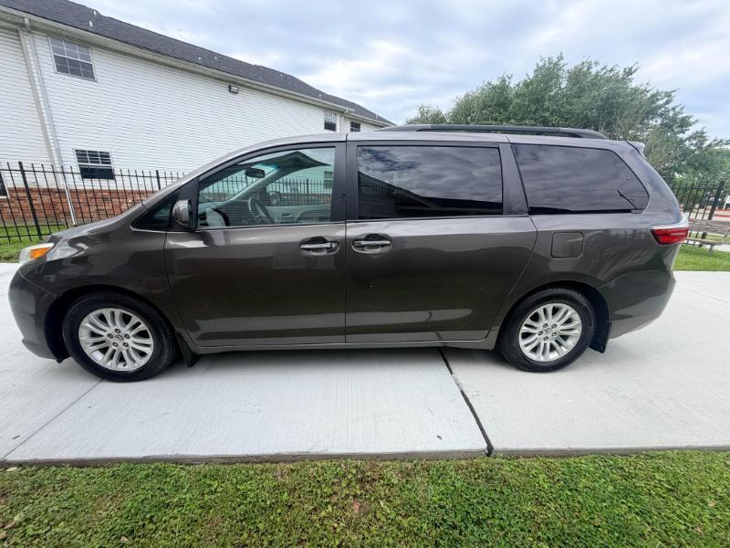 Toyota Sienna XLE FWD 8-Passenger V6 2016