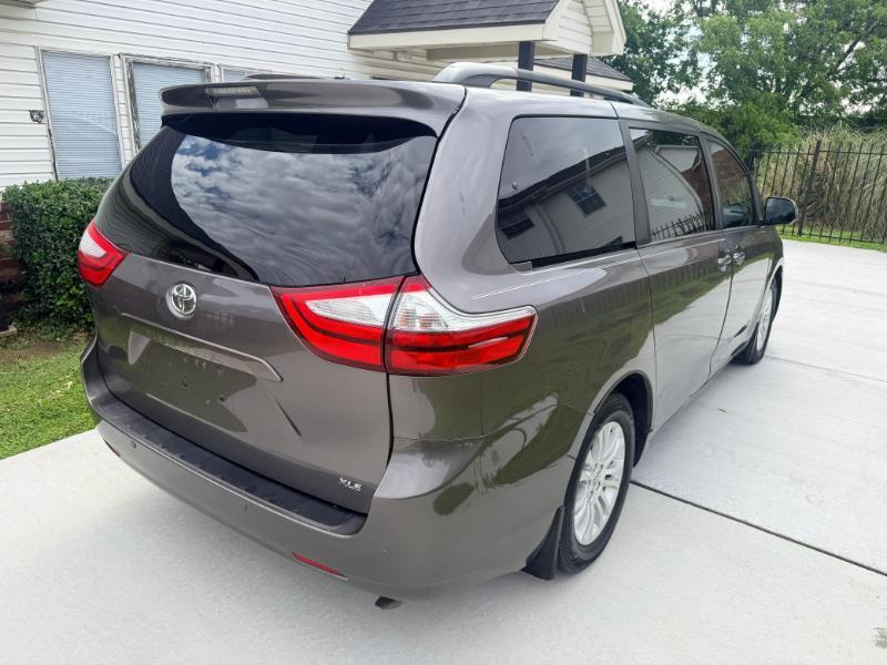 Toyota Sienna XLE FWD 8-Passenger V6 2016