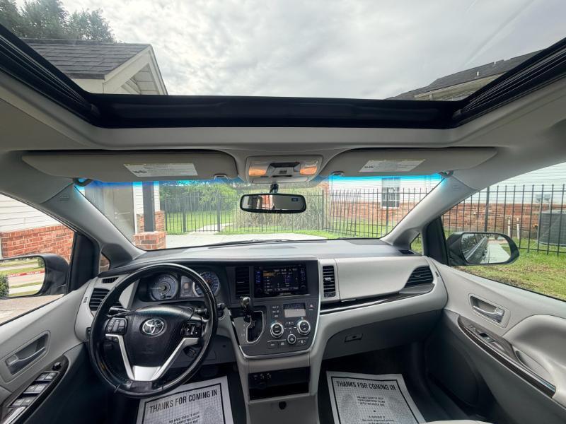 Toyota Sienna XLE FWD 8-Passenger V6 2016