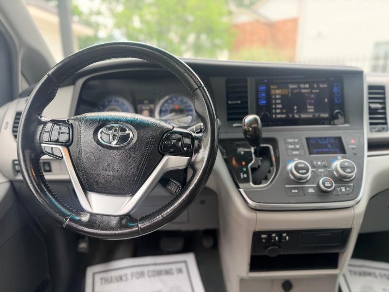 Toyota Sienna XLE FWD 8-Passenger V6 2016