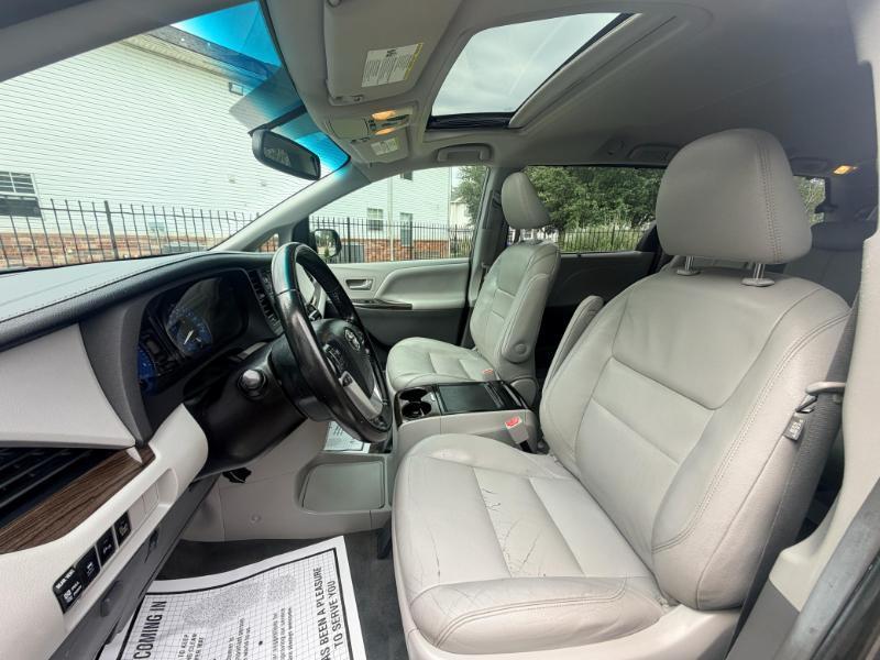 Toyota Sienna XLE FWD 8-Passenger V6 2016