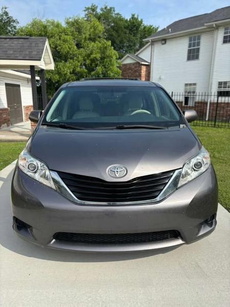 Toyota Sienna LE FWD 8-Passenger V6 2014