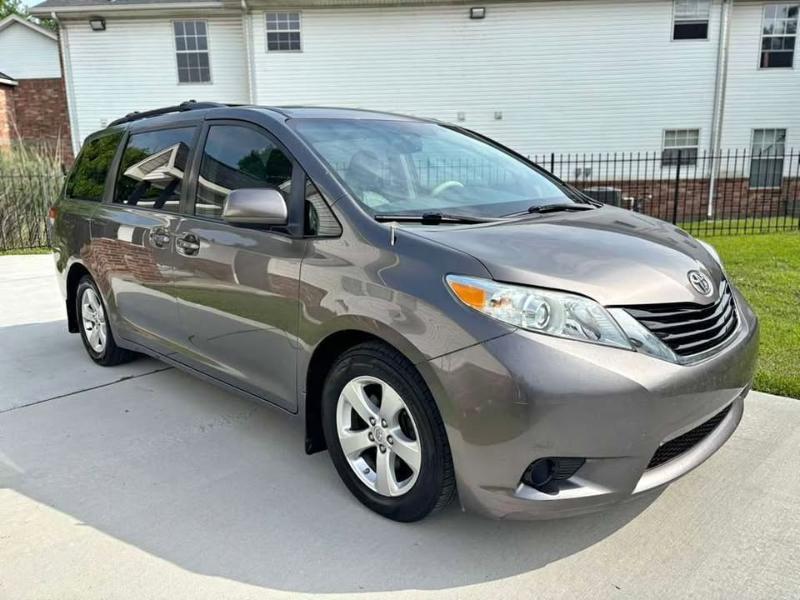 Toyota Sienna LE FWD 8-Passenger V6 2014
