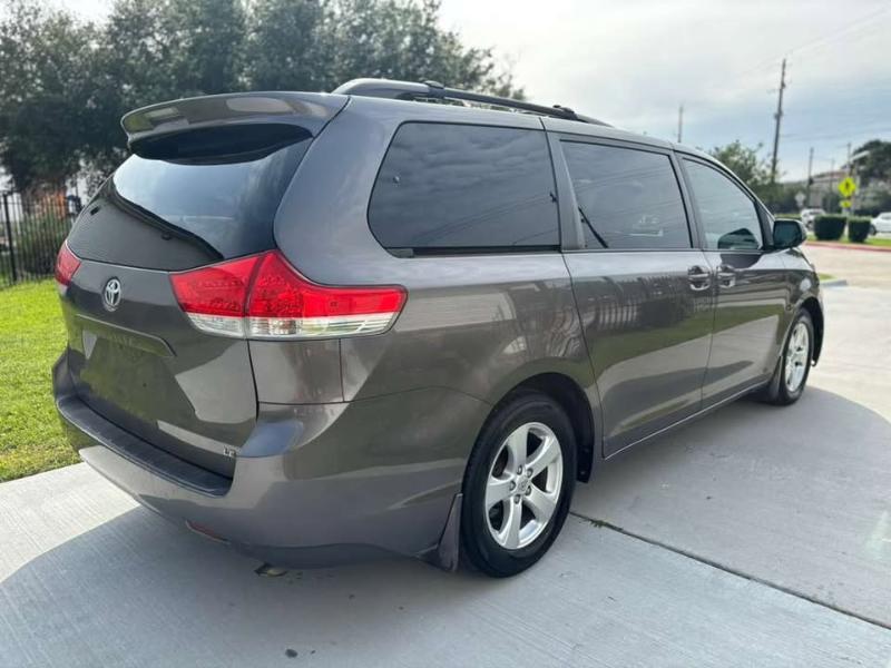Toyota Sienna LE FWD 8-Passenger V6 2014