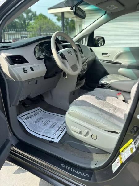 Toyota Sienna LE FWD 8-Passenger V6 2014