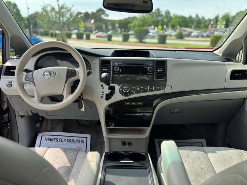 Toyota Sienna LE FWD 8-Passenger V6 2014