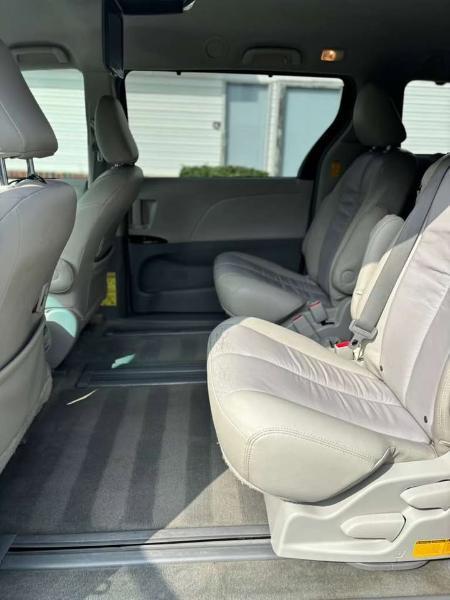 Toyota Sienna LE FWD 8-Passenger V6 2014