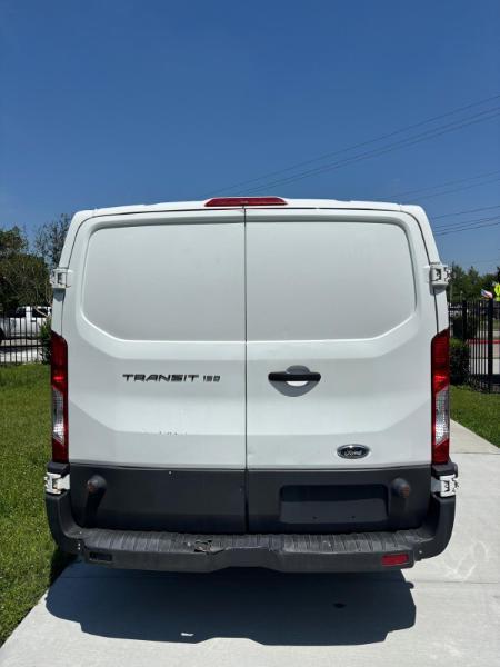 Ford Transit 150 Van Low Roof 60/40 Pass. 148-in. WB 2015