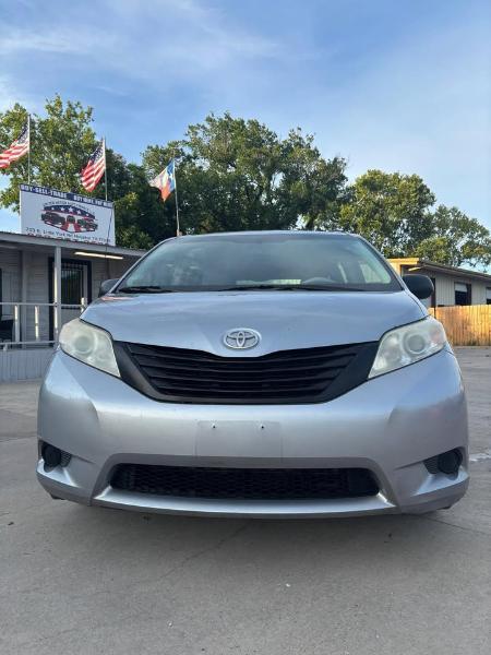 Toyota Sienna FWD 7-Passenger I4 2012