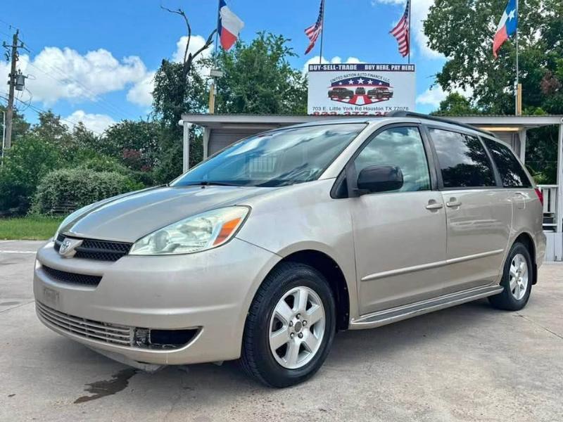 Toyota Sienna LE - 7 Passenger 2004