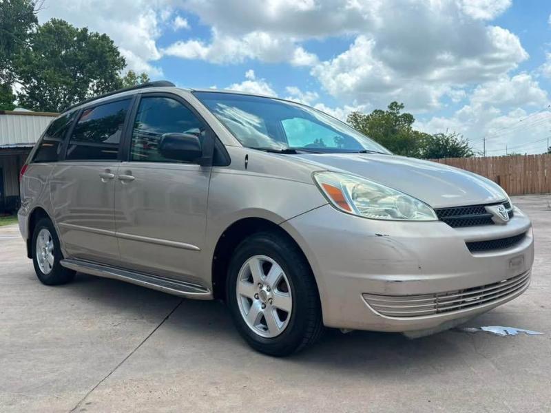Toyota Sienna LE - 7 Passenger 2004