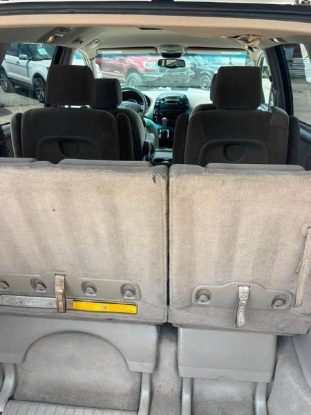 Toyota Sienna LE - 7 Passenger 2004