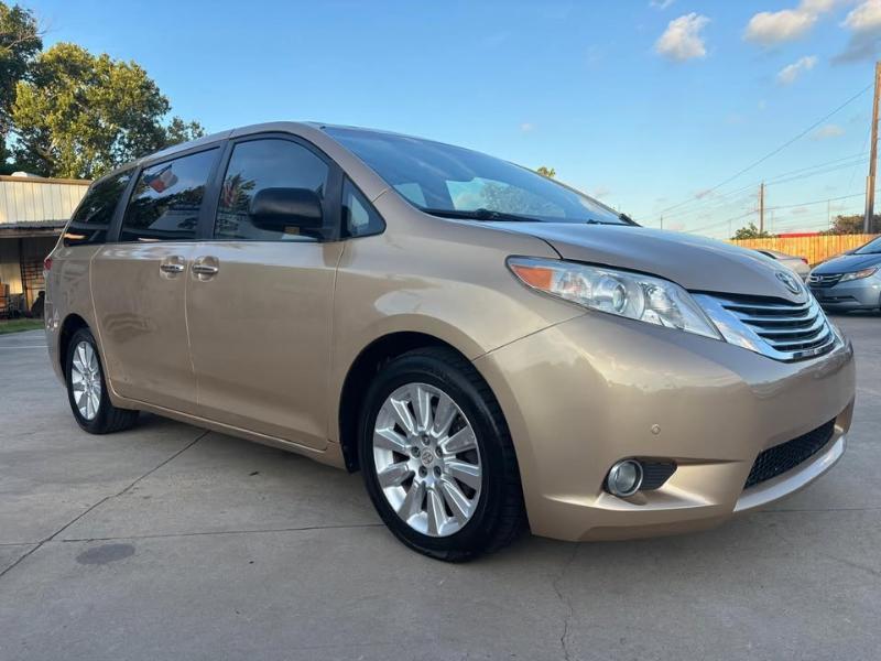 Toyota Sienna Limited 7-Pass V6 2011