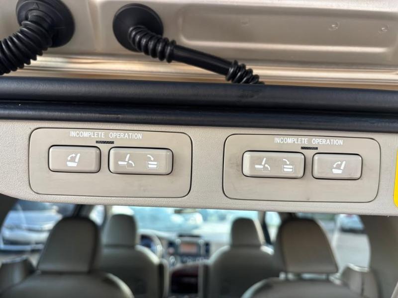 Toyota Sienna Limited 7-Pass V6 2011