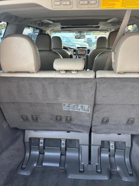 Toyota Sienna Limited 7-Pass V6 2011