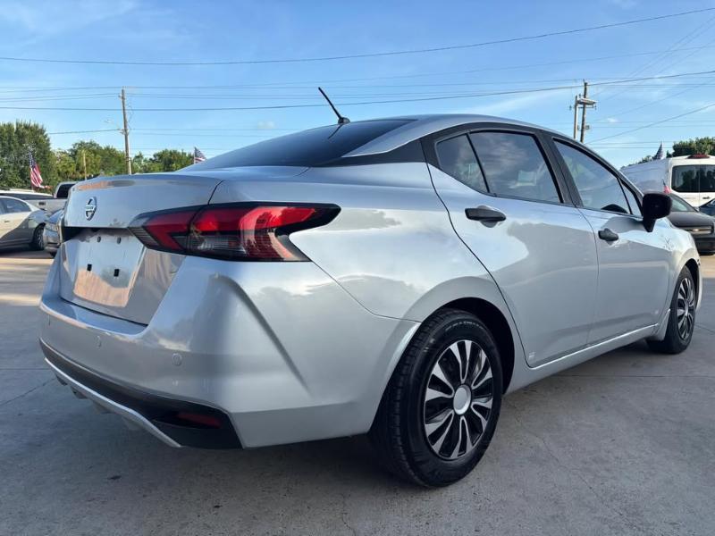 Nissan Versa S CVT 2021