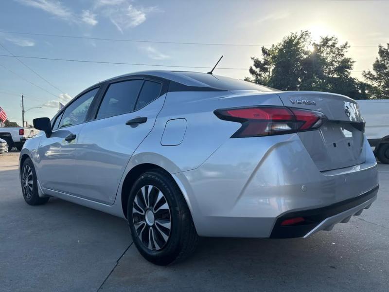 Nissan Versa S CVT 2021