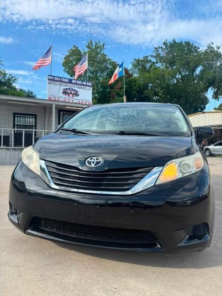 Toyota Sienna LE FWD 8-Passenger V6 2014