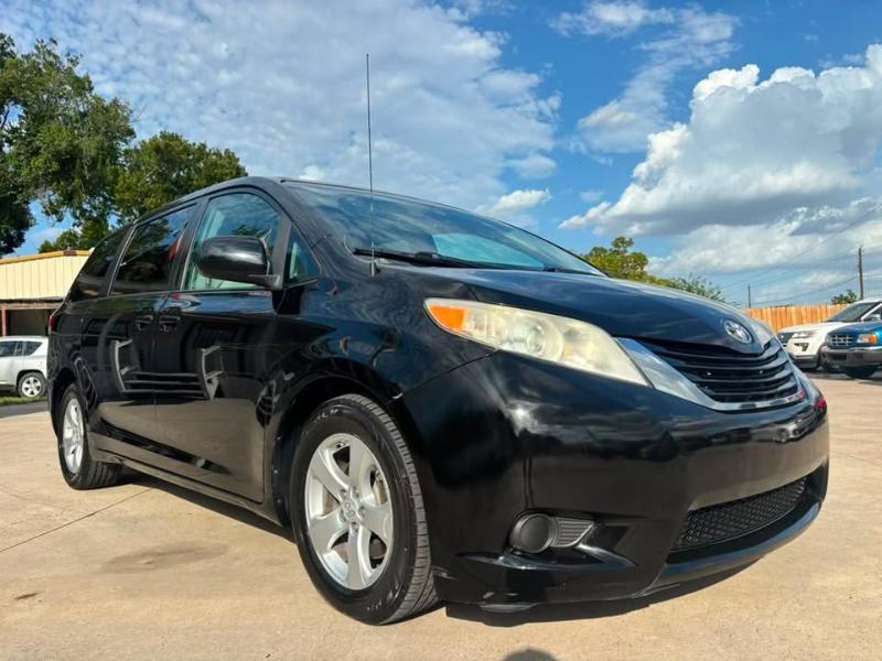 Toyota Sienna LE FWD 8-Passenger V6 2014