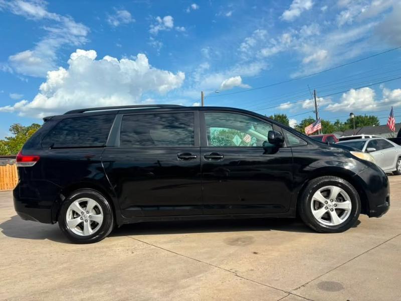 Toyota Sienna LE FWD 8-Passenger V6 2014