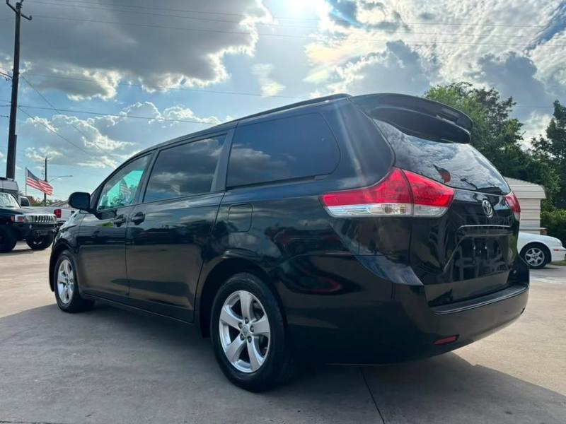 Toyota Sienna LE FWD 8-Passenger V6 2014
