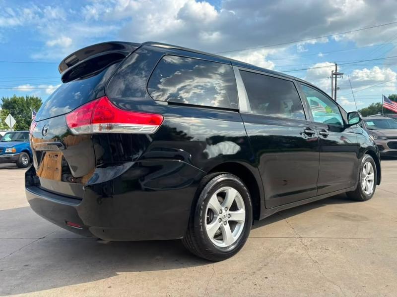 Toyota Sienna LE FWD 8-Passenger V6 2014