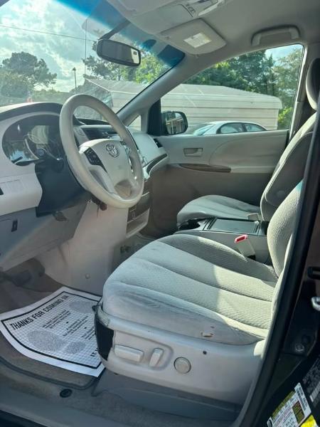 Toyota Sienna LE FWD 8-Passenger V6 2014