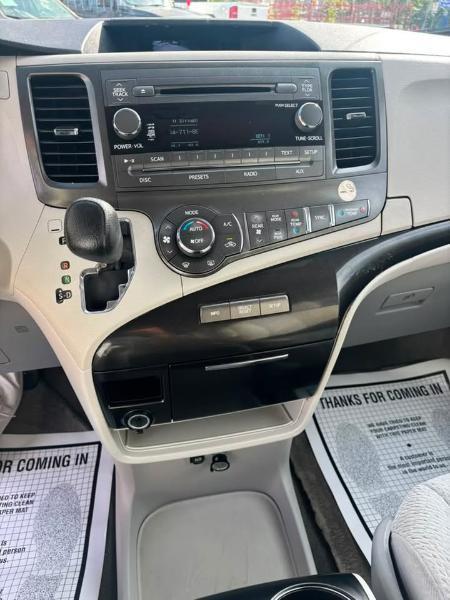 Toyota Sienna LE FWD 8-Passenger V6 2014