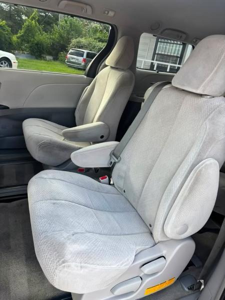 Toyota Sienna LE FWD 8-Passenger V6 2014