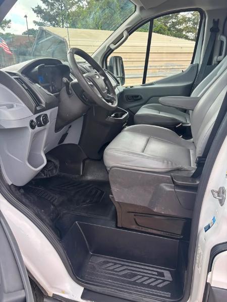 Ford Transit 250 Van Low Roof 60/40 Pass.130-in. WB 2015