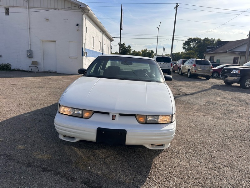 Oldsmobile Cutlass Supreme SE sedan 1994