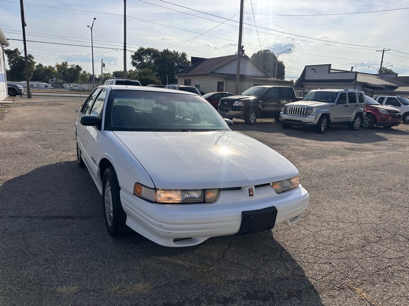 Oldsmobile Cutlass Supreme SE sedan 1994